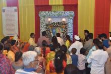 दिंडी नंतर सभास्थानी स्वामी भक्तांनी केलेली स्वामींची आरती, पालखी सोहळा 2025